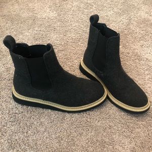 Universal Thread Charcoal Felted Chelsea Boots